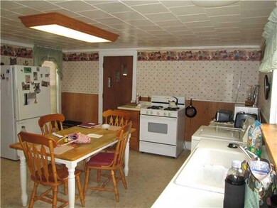 Kitchen LARGE EAT IN KITCHEN