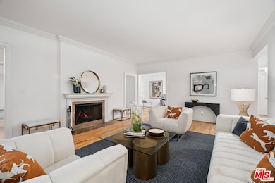 11745 Montana Ave unit 104, Los Angeles, CA 90049 - photo 2