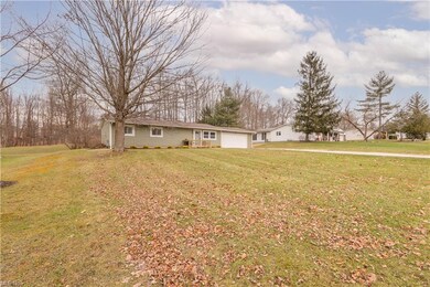 744 Robinhood Dr, Aurora, OH 44202 - photo 2