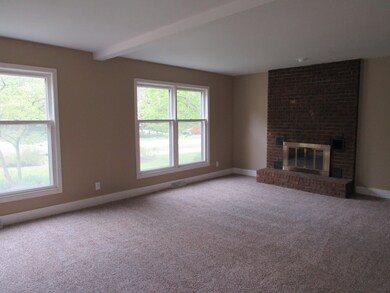 Spacious living room w/fireplace