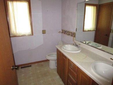 206 N Central Ave, Truman, MN 56088 - photo 4