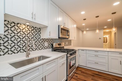 10056 Oakton Terrace Rd, Oakton, VA 22124 - photo 2