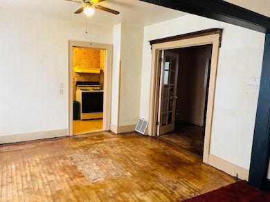 821 W 6th Ave, Oshkosh, WI 54902 - photo 4