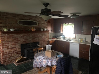 421 Martina Dr, Chambersburg, PA 17201 - photo 7