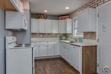 5217 SW 32nd St, Topeka, KS 66614 - photo 6