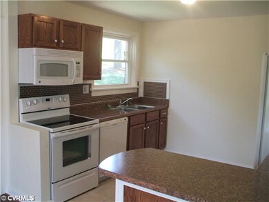Kitchen - Open and bright, all new appliances conv
