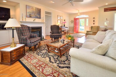 2820 Marsh Point Ln SE-large-003-8-Livin