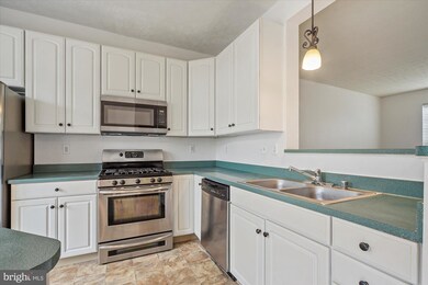 5208 Torrington Cir, Rosedale, MD 21237 - photo 5