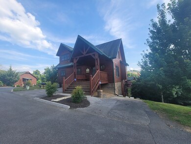 930 Mcmakin Way, Pigeon Forge, TN 37863 - photo 2