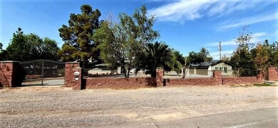 Fully Fenced 1+ Acre Lot. Automatic Front Gate.
