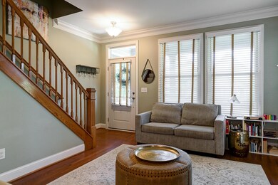 1022 Perry St, Columbus, OH 43201 - photo 2