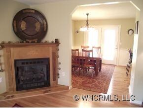 Gas log fireplace