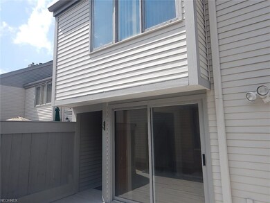 Front door entrance off kitchen side patio