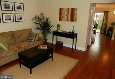 504 Peacock Dr, Hyattsville, MD 20785 - photo 2