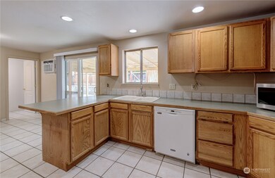 215 S Iowa Ave, East Wenatchee, WA 98802 - photo 7