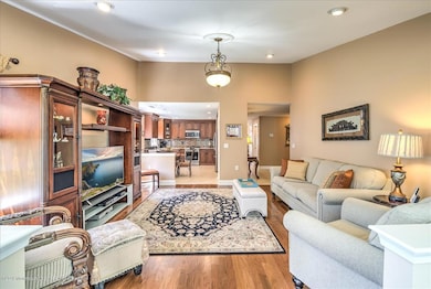 07-LIVING ROOM