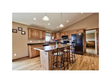 Kitchen. KITCHEN WITH MEDALLION SOLID WOOD FIVE TA