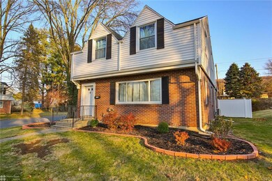 824 Evergreen St, Emmaus, PA 18049 - photo 2