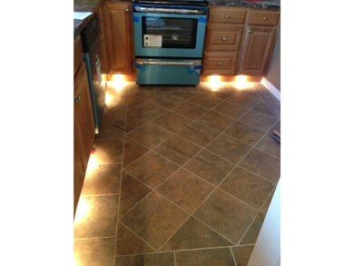Kitchen. Custom Under Cabinet Lighting and Tile Wo