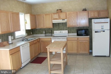 1970 Ashley Dr, Chambersburg, PA 17201 - photo 5