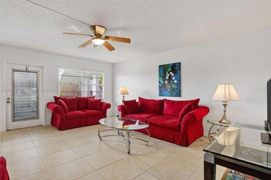 1074 Oakridge F unit 1074, Deerfield Beach, FL 33442 - photo 3