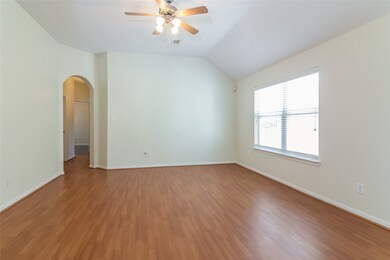 15906 Cottage Ivy Cir, Tomball, TX 77377 - photo 5