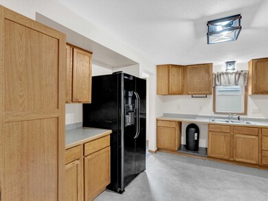 516 N Monroe St, Loyal, WI 54446 - photo 5