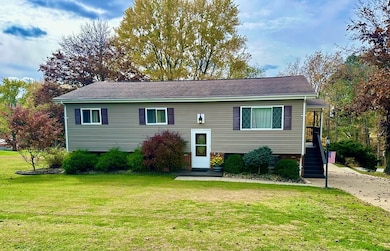 219 Aztec Ln, New Cumberland, WV 26047 - photo 2