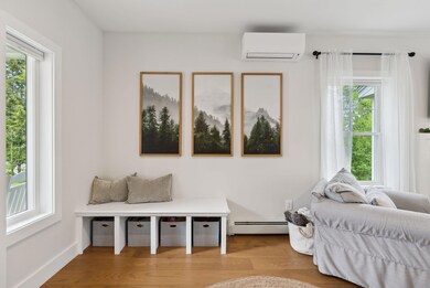 Nine Foot Ceilings!