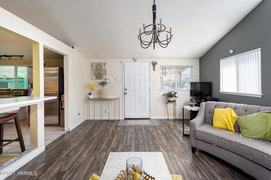 2215S5th_08