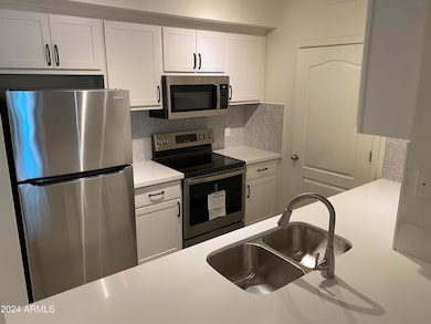 Biltmore Square Apartments unit 215, Phoenix, AZ 85016 - photo 3