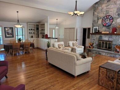 10 Gloria Ln, Schenectady, NY 12309 - photo 7