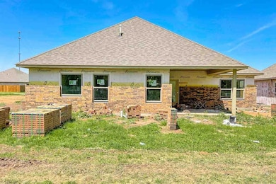 104 NW Elm Ave, Cache, OK 73527 - photo 5