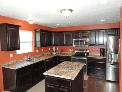 Kitchen with upgraded cabinets, SS appliances, rec