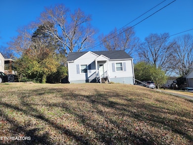 5724 Woodale Dr, Knoxville, TN 37912 - photo 2