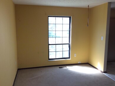 1870 Denise Dr, Columbus, OH 43229 - photo 2