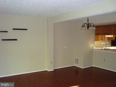 19134 Partridge Wood Dr, Germantown, MD 20874 - photo 4