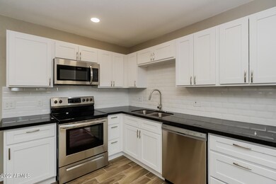 003-photo-kitchen-11684456