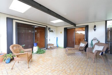 STEPS TO THE POOL!