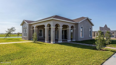 LC Clubhouse Exterior View 3