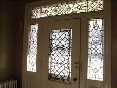 Entry/Foyer.