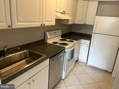 9691 Hagel Cir unit 38/E, Lorton, VA 22079 - photo 4