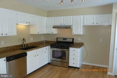 8537 Pine Meadows Dr, Odenton, MD 21113 - photo 4