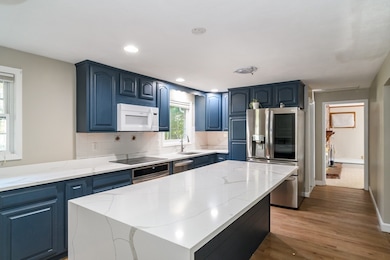 3 Hickory Ln, Framingham, MA 01701 - photo 2