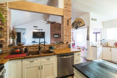 2143 W Monona Dr-6