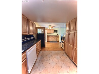 184 Sky Crest Dr, Grants Pass, OR 97527 - photo 7