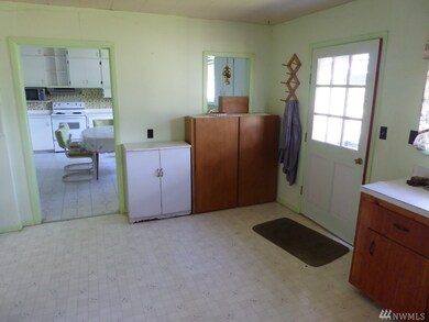 3906 Whitcomb St, Raymond, WA 98577 - photo 6