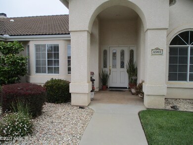 4565 Kris Dr Front entryway