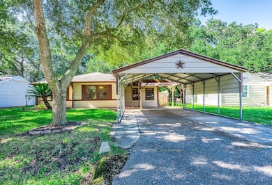 233 Mclemore Dr, Alvin, TX 77511 - photo 3