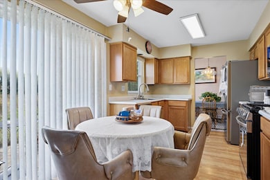 10 Barrington Ct, Lake In the Hills, IL 60156 - photo 7